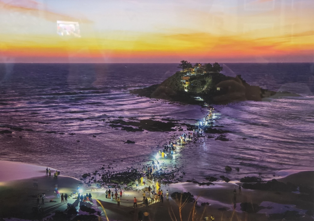 Tác phẩm Dâng lễ đầu năm - tác giả Phạm Thúy Diễm