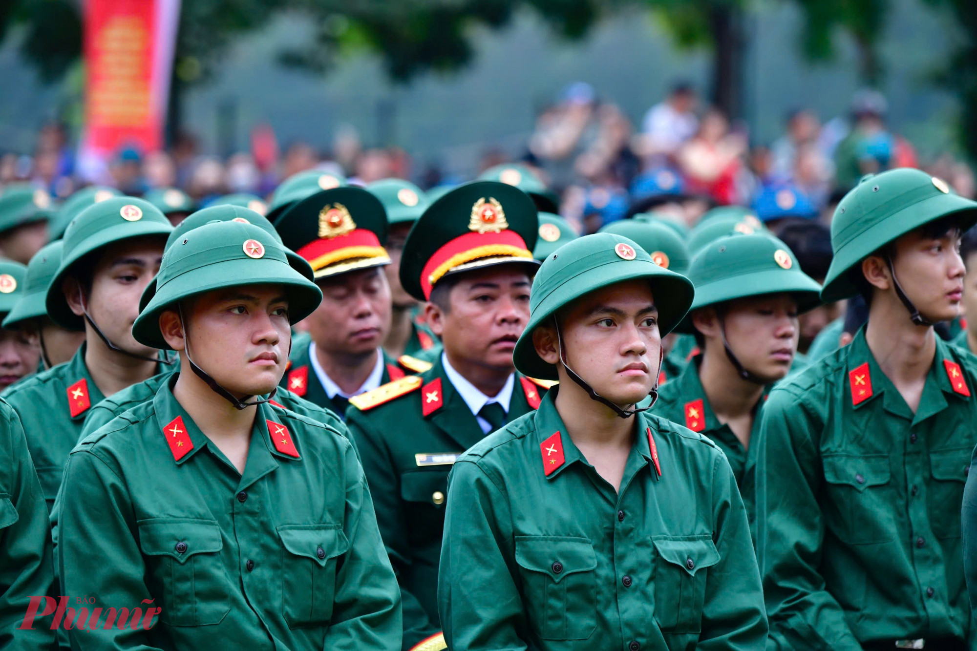 hơn 2.500 thanh niên TP.HCM chính thức khoác áo lính, mang theo niềm tin và kỳ vọng của gia đình, thành phố.