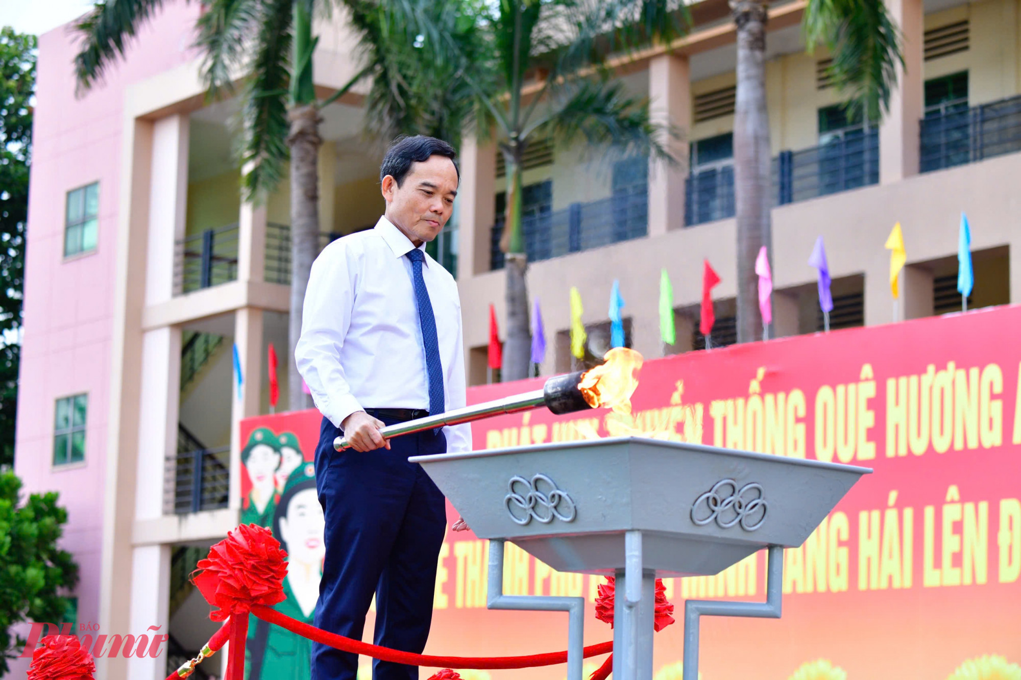 Bí thư Thành ủy TPHCM Trần Lưu Quang thắp lửa truyền thống, tiếp thêm khí thế cho ngày hội tòng quân