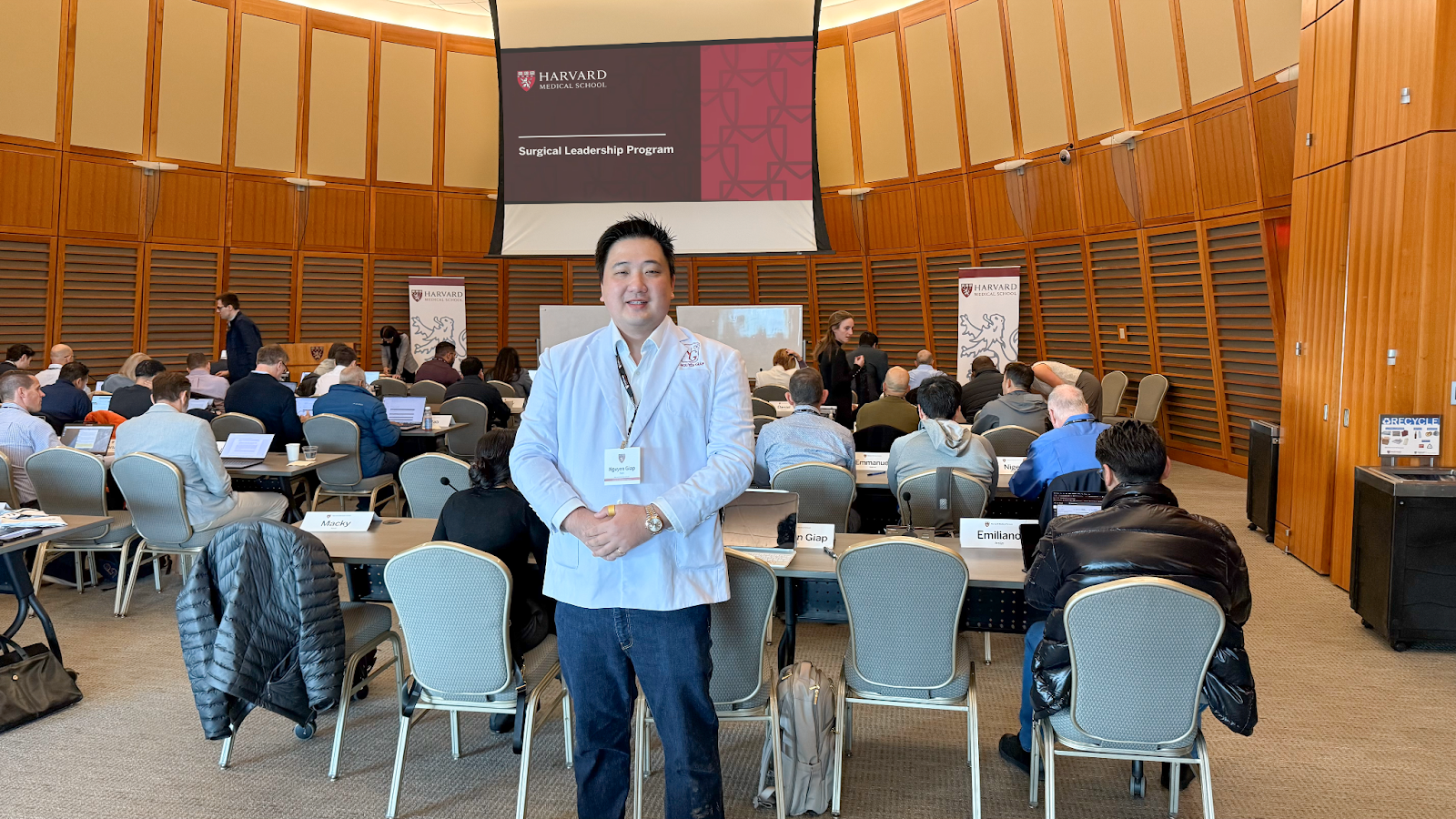 Bác sĩ Nguyên Giáp trong chương trình Đào tạo Lãnh đạo Phẫu thuật tại Harvard Medical School - Ảnh: nhân vật cung cấp