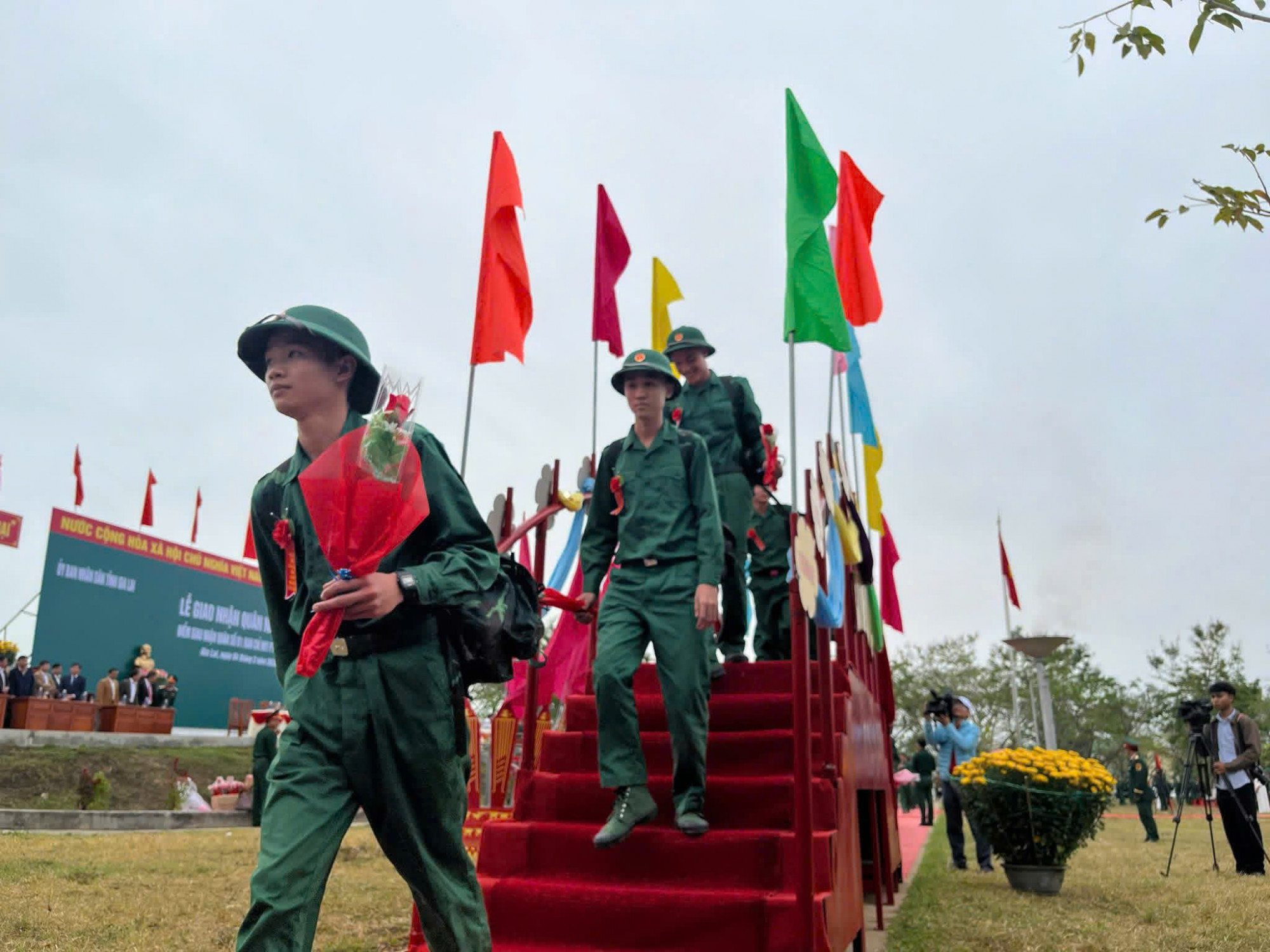 Thanh niên Gia Lai trong ngày hội tòng quân.