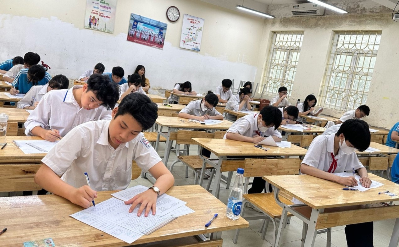 Học sinh Hà Nội tham gia một kỳ thi khảo sát lớp 9. Ảnh: Q.V