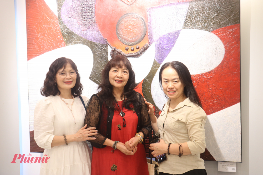 Nhiều khách tham dự bày tỏ sự phấn khởi và hào hứng khi ghé thăm triển lãm