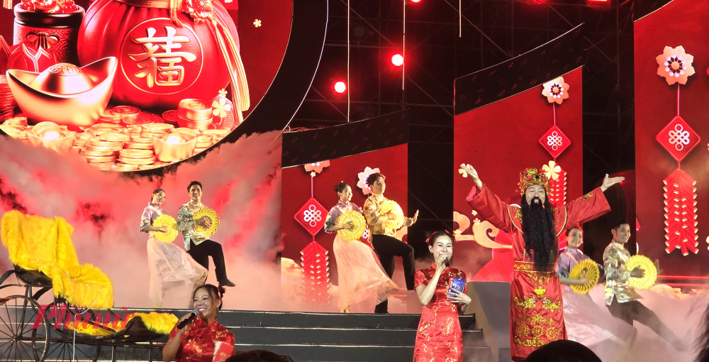 Ca khúc Thần tài đến cầu tài lộc đến mọi nhà.