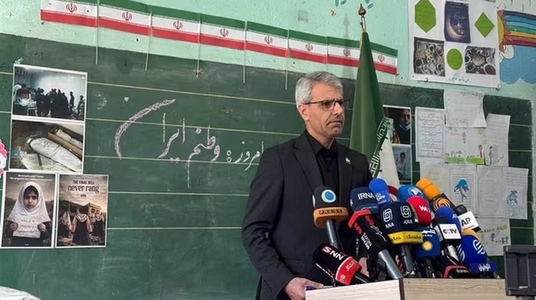 Người phát ngôn Bộ Ngoại giao Iran Esmaeil Baghaei phát biểu tại cuộc họp báo hằng tuần ở thủ đô Tehran - Ảnh: PressTV