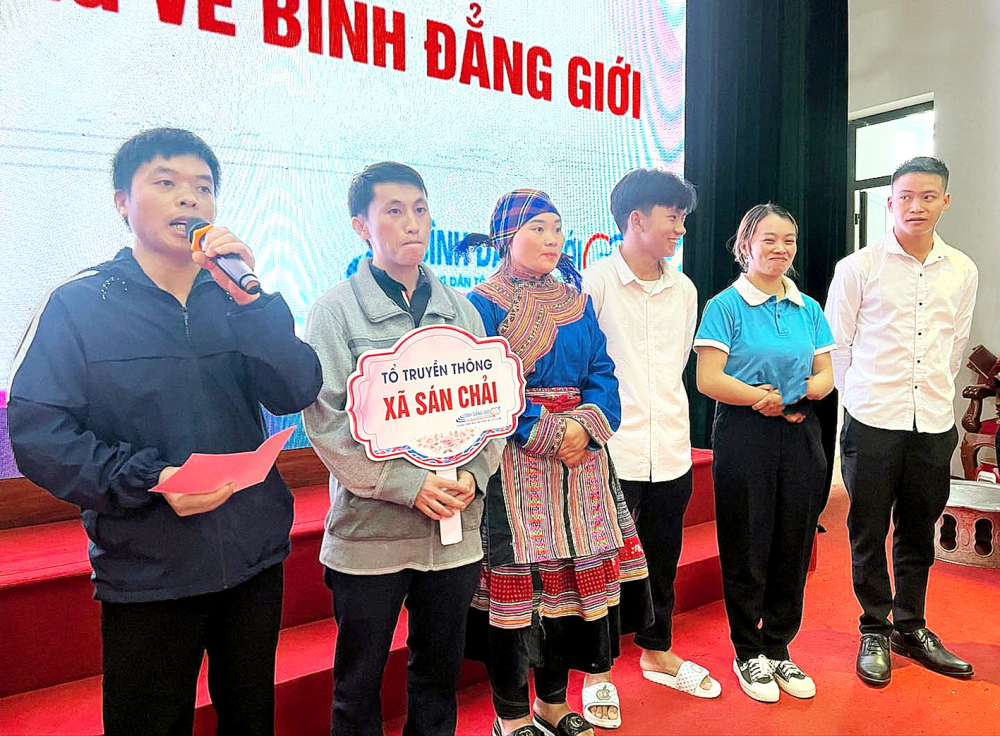 Phần lớn thành viên các tổ truyền thông cộng đồng của tỉnh Lào Cai là nam - ẢNH: P.N.L.