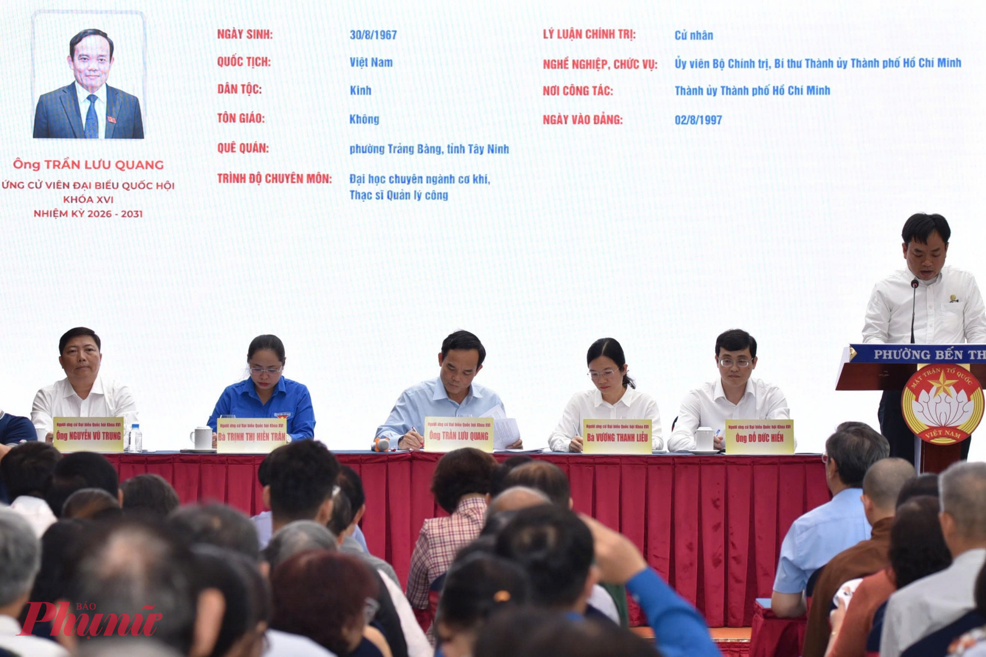 Chiều 5/3, Bí thư Thành ủy TPHCM Trần Lưu Quang cùng 4 người ứng cử đại biểu Quốc hội khóa XVI đã có buổi tiếp xúc cử tri phường Bến Thành và phường Cầu Ông Lãnh - Ảnh: Thanh Tâm 