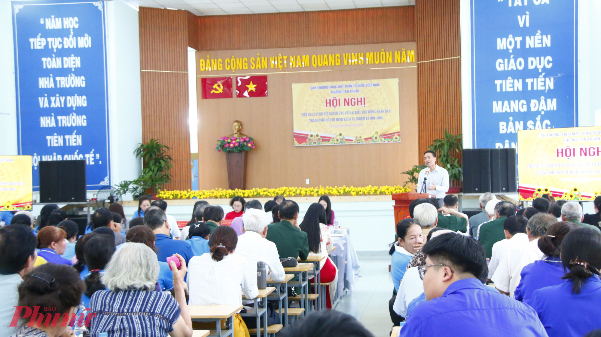 Quang cảnh buổi tiếp xúc cử tri - Ảnh: Hải Anh