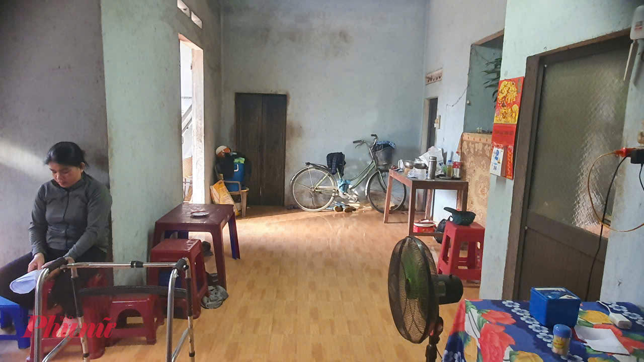 Căn nhà nhỏ thó của gia đình bà Nguyên.