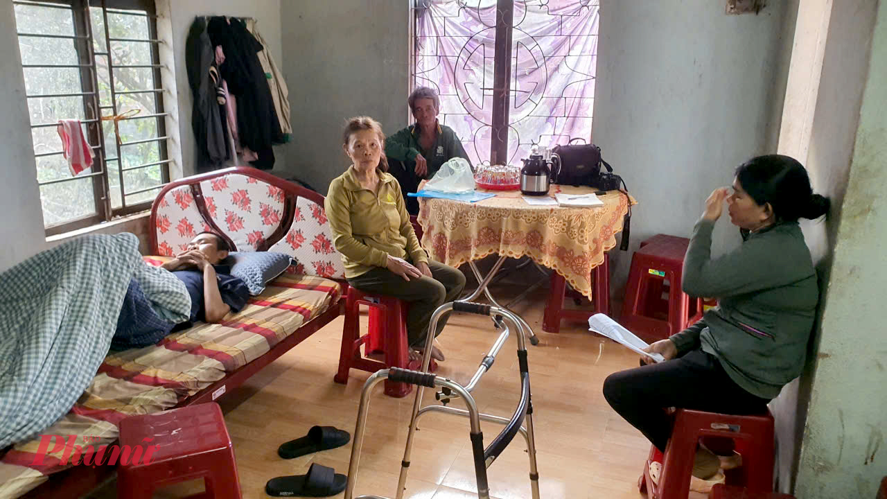 4 người ruột thịt khổ đau trong một gia cảnh.