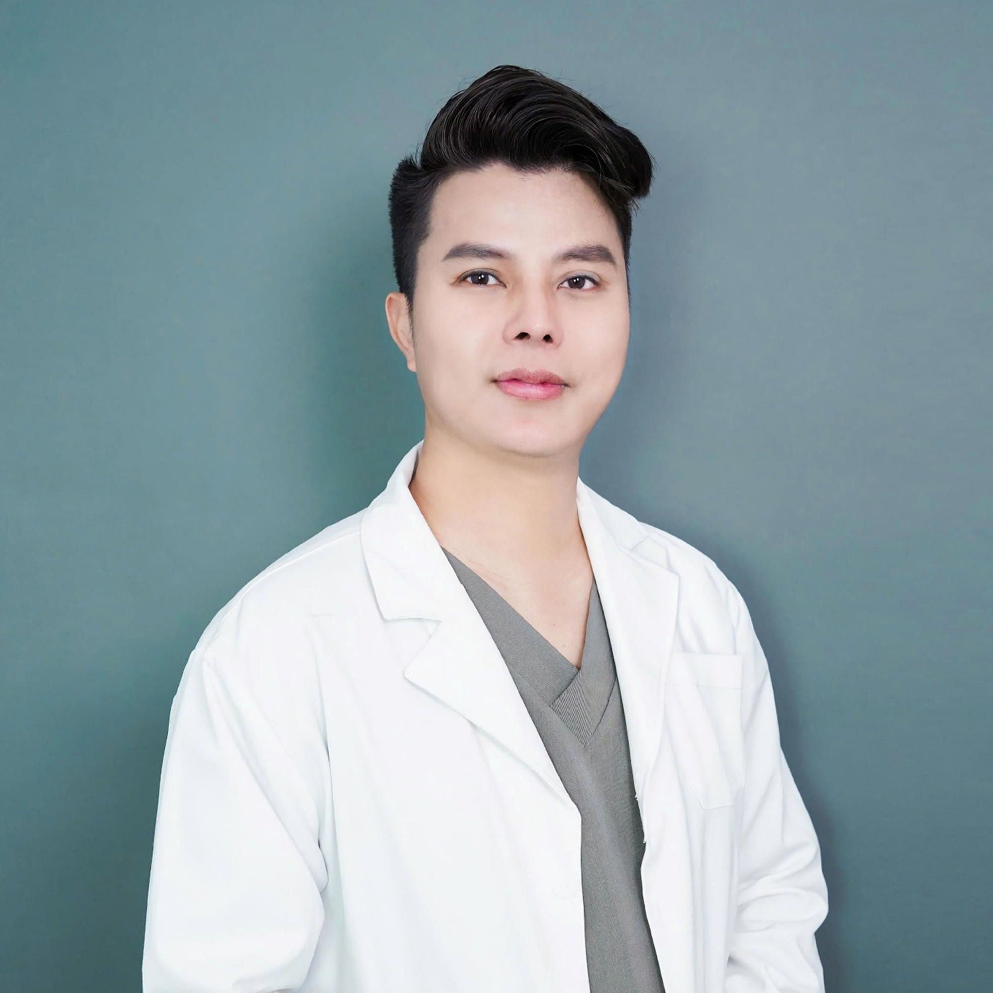 Hồ Thanh Hải làm việc với phong thái điềm đạm - Ảnh: nhân vật cung cấp