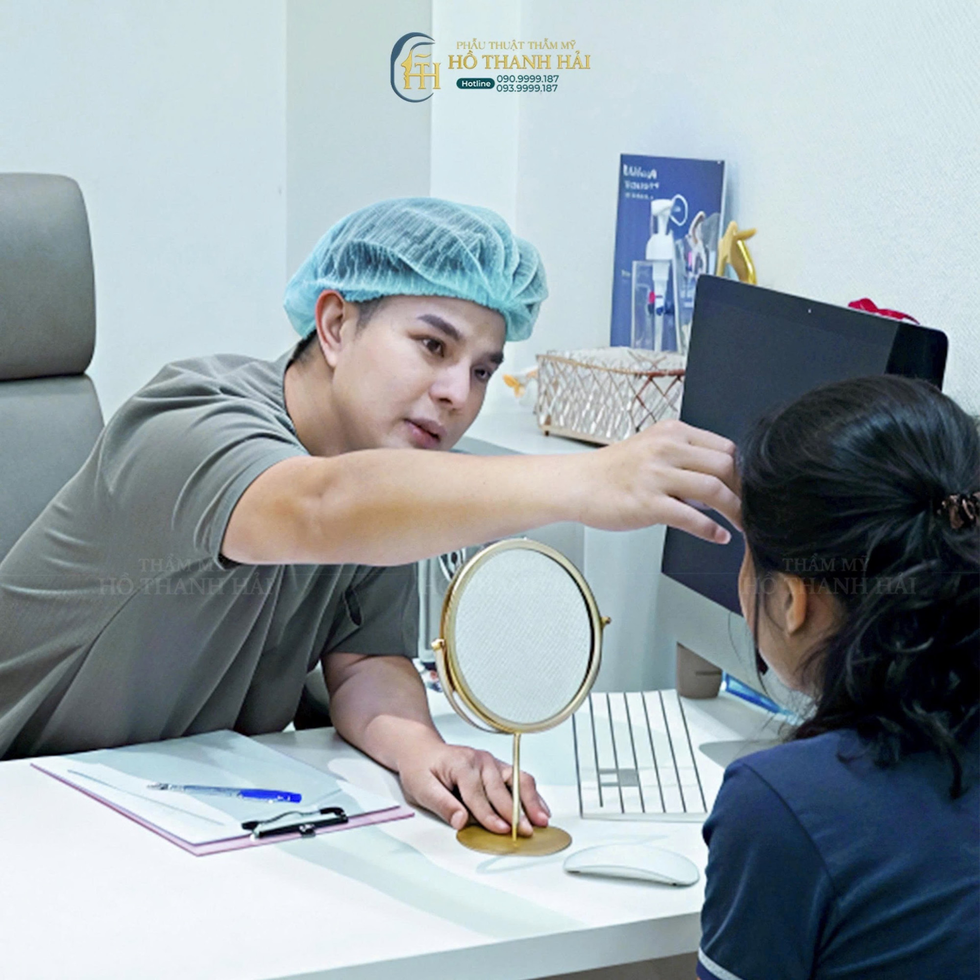 Trước mỗi dịch vụ, quá trình tư vấn được thực hiện trực tiếp nhằm đảm bảo khách hàng hiểu rõ và yên tâm lựa chọn - Ảnh: nhân vật cung cấp