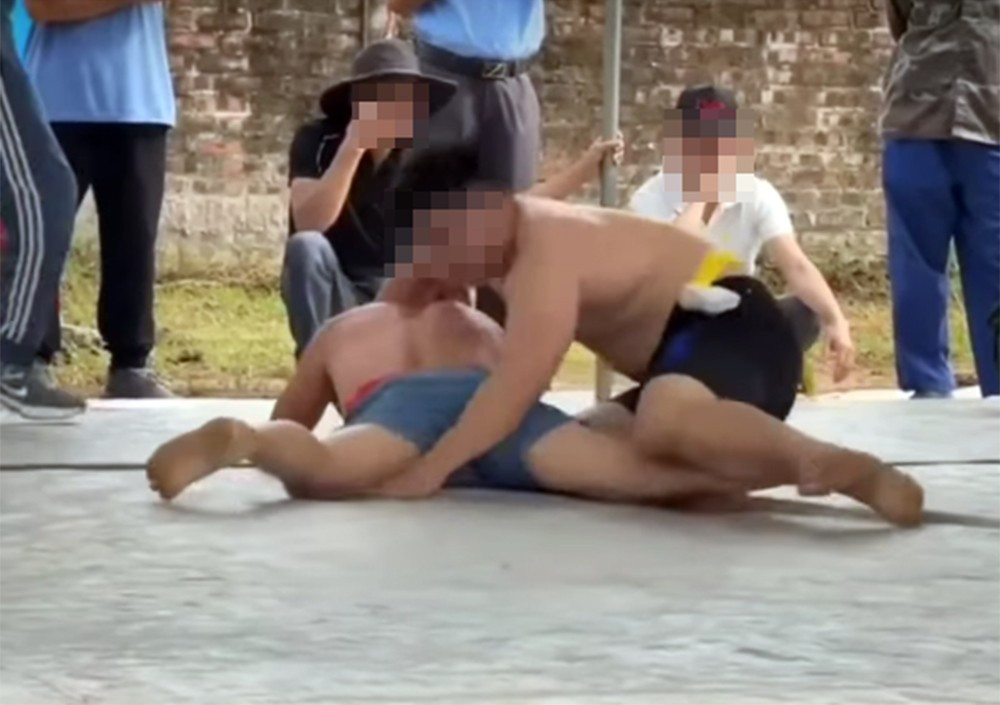 Hình ảnh do người dân quay lại tại lễ hội đình, chùa thôn Thái Lai, xã Kim Anh (Hà Nội) vào ngày 26/2. Ảnh cắt từ clip.