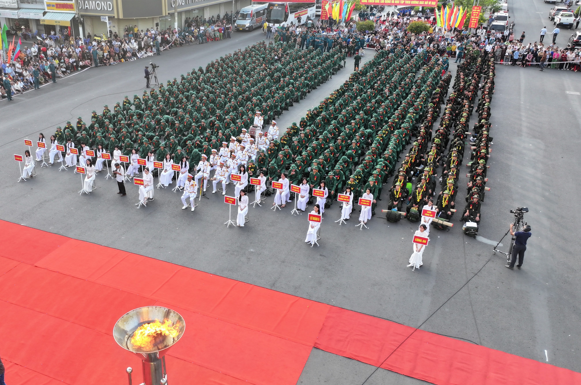 Lễ giao nhận quân tại điểm giao nhận quân số 1- Ban chỉ huy Phòng thủ khu vực 2-Long Xuyên - Ảnh Phương Vũ