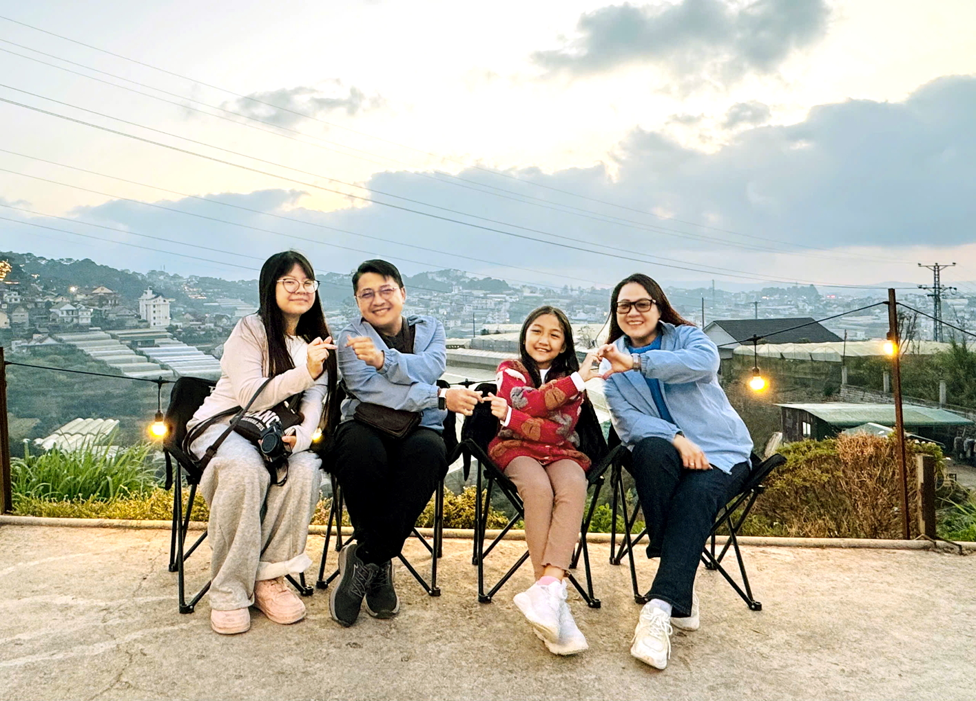 Gia đình nhỏ là điểm tựa cho bà Diệc Tuyết Mai  - Phó trưởng ban Kinh tế - Ngân sách HĐND phường Chợ Lớn, TPHCM - phấn đấu cống hiến cho xã hội - ẢNH: T.D.