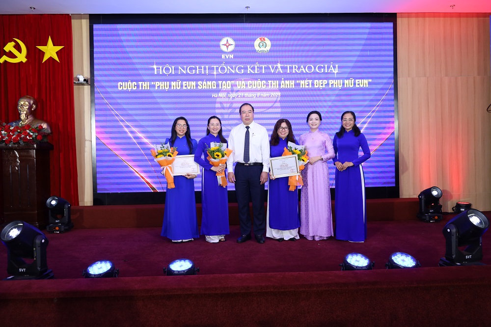 Phụ nữ EVNSPC đạt 1 giải Nhất và 6 giải Khuyến khích cuộc thi “Phụ nữ EVN sáng tạo” - Ảnh: EVNSPC