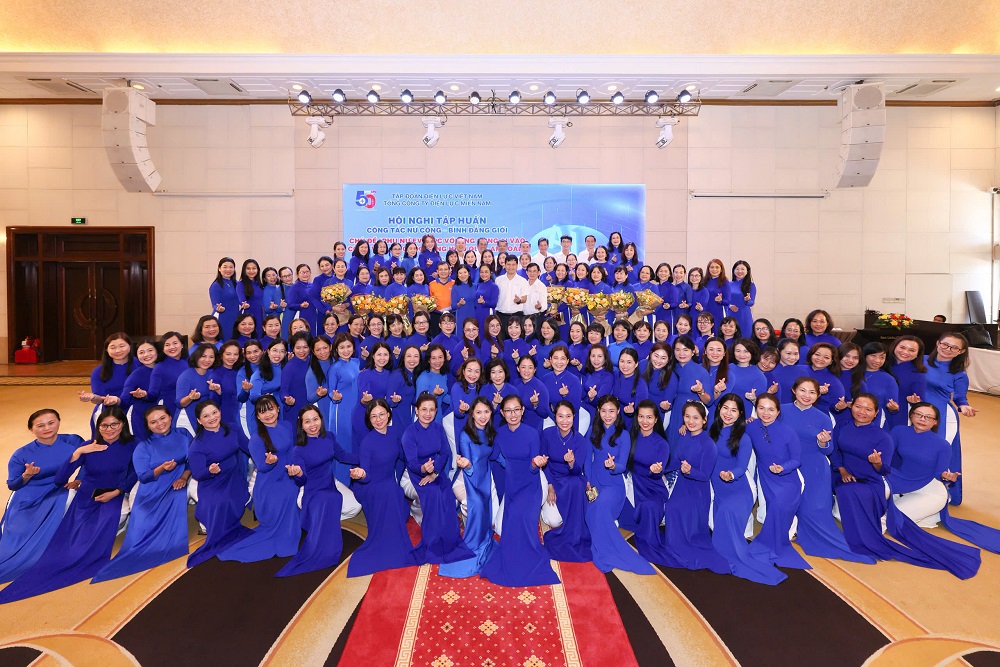 Phụ nữ EVNSPC luôn tận tâm, nỗ lực, sáng tạo vì sự phát triển bền vững - Ảnh: EVNSPC