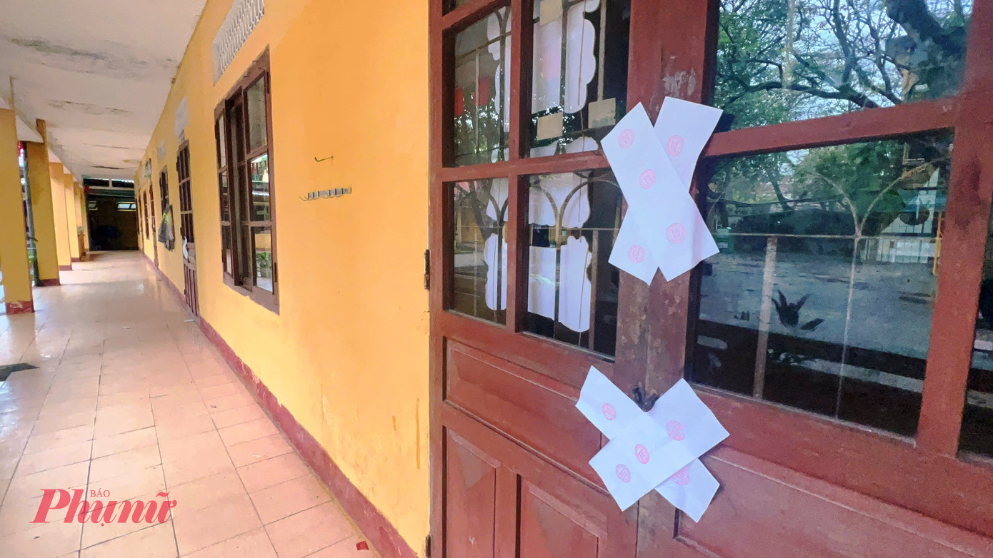 Niêm phong dãy phòng học xuống cấp, học sinh phải đi học nhờ trường khác