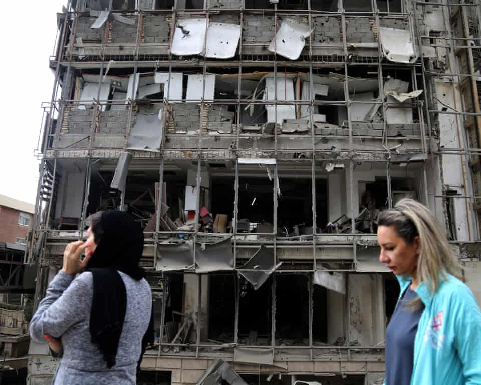 Bệnh viện Gandhi ở phía bắc Tehran bị hư hại nặng nề, sau các cuộc tấn công phối hợp của Mỹ và Israel vào ngày 2/3 - Ảnh: Getty image