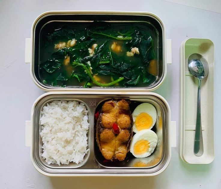 Hộp cơm mẹ chuẩn bị bằng tình yêu thương (nguồn: internet)