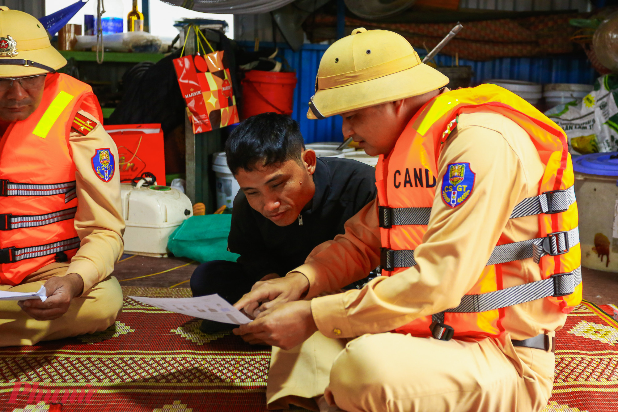 Việc tìm hiểu tiểu sử các đại biểu ứng cử giúp người dân đưa ra quyết định sáng suốt, lựa chọn những đại biểu ưu tú nhất đại diện cho ý chí và nguyện vọng của nhân dân.