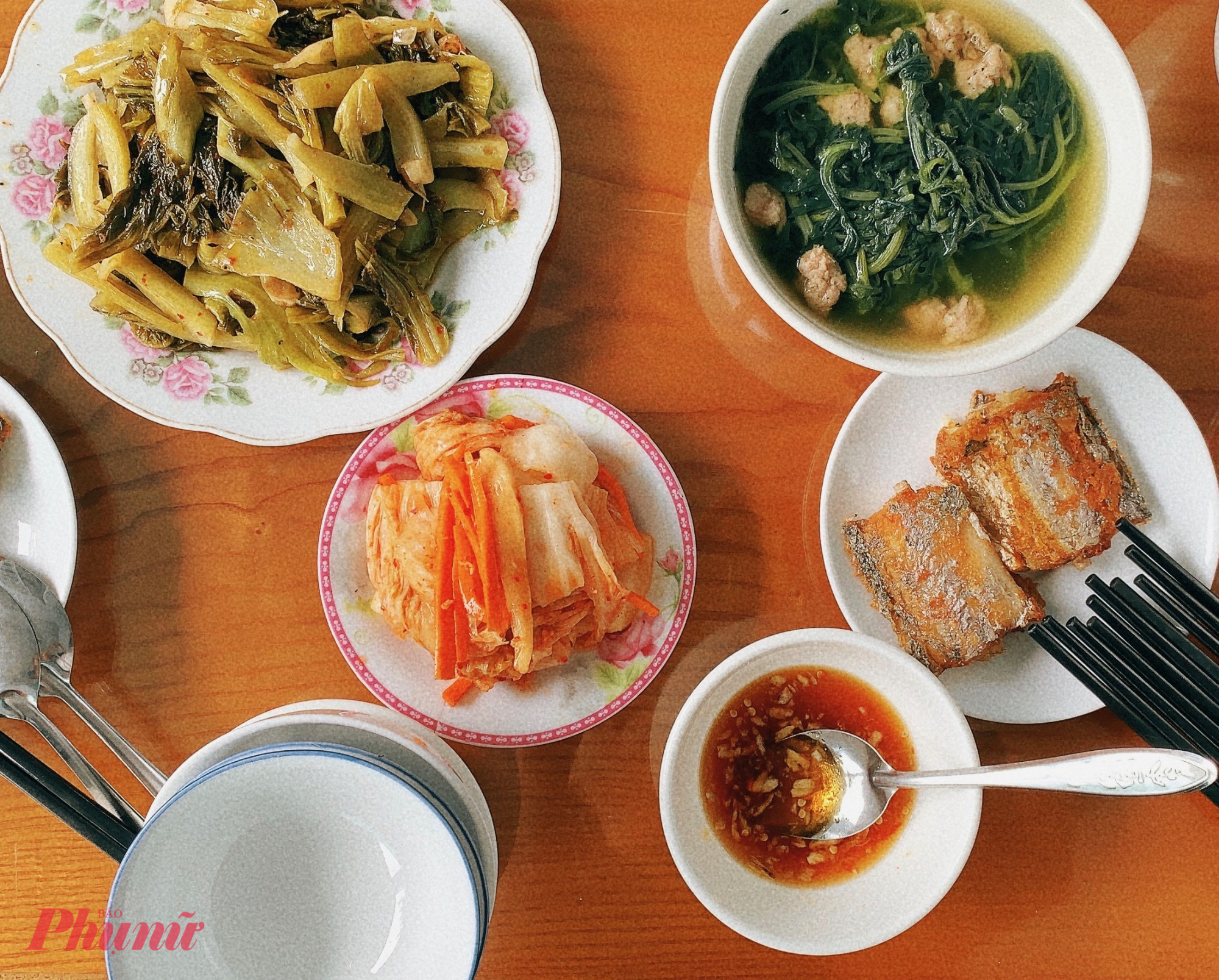 Mẹ vẫn thường nấu những món ba thích ăn dù trước bữa ăn đôi khi lớn tiếng