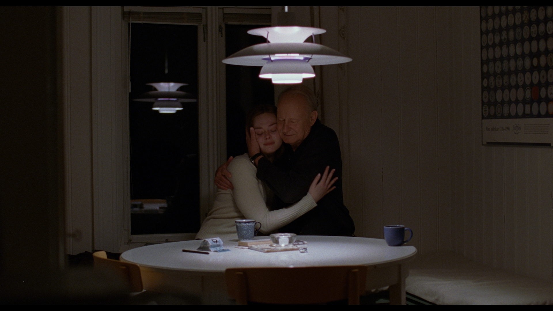 Tình cảm gia đình được khắc hoạ trên phim qua hình ảnh người cha và các con gái