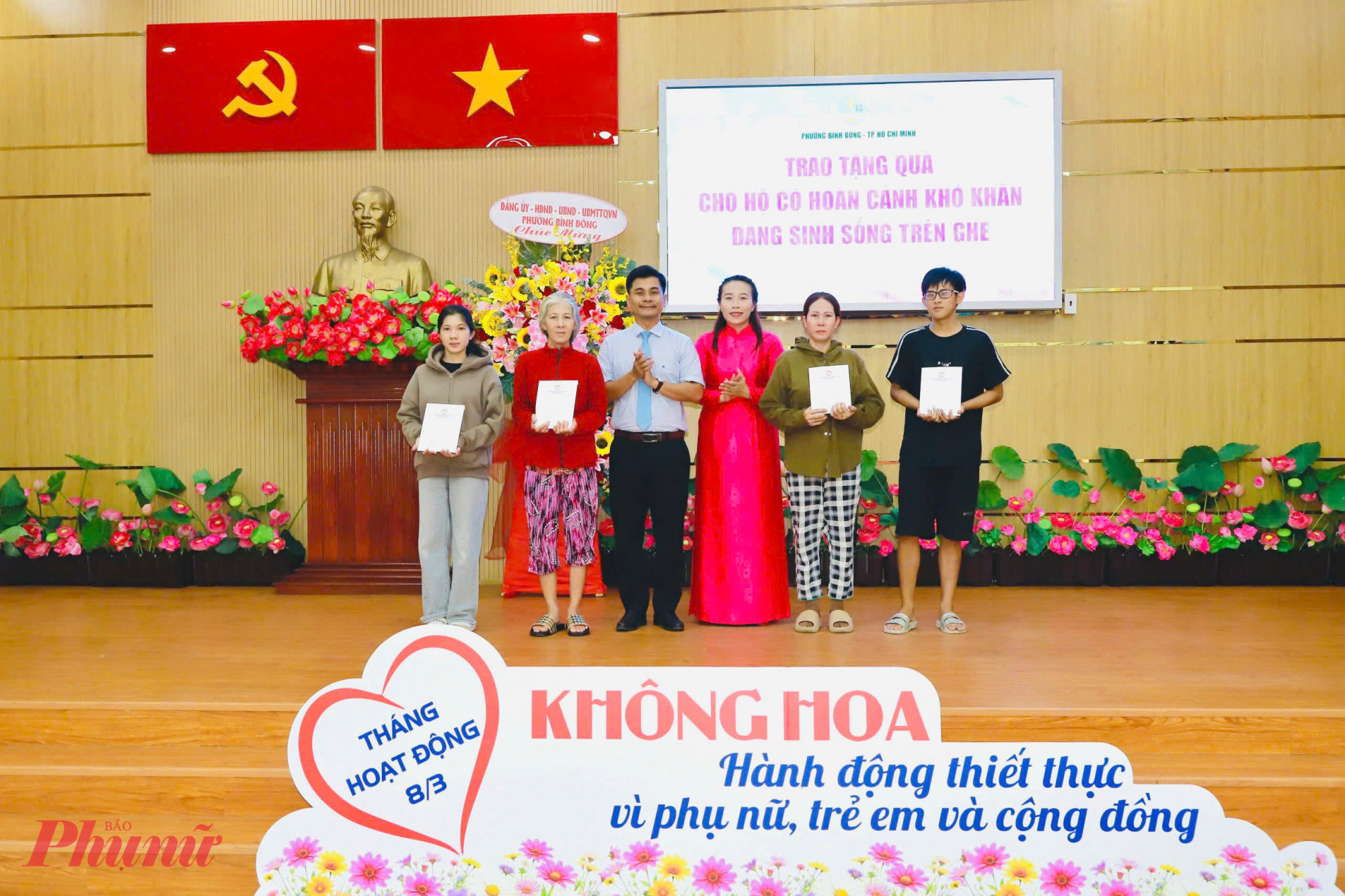 Hội LHPN phường cũng tổ chức chăm lo cho 4 gia đình có hoàn cảnh đặc biệt khó khăn