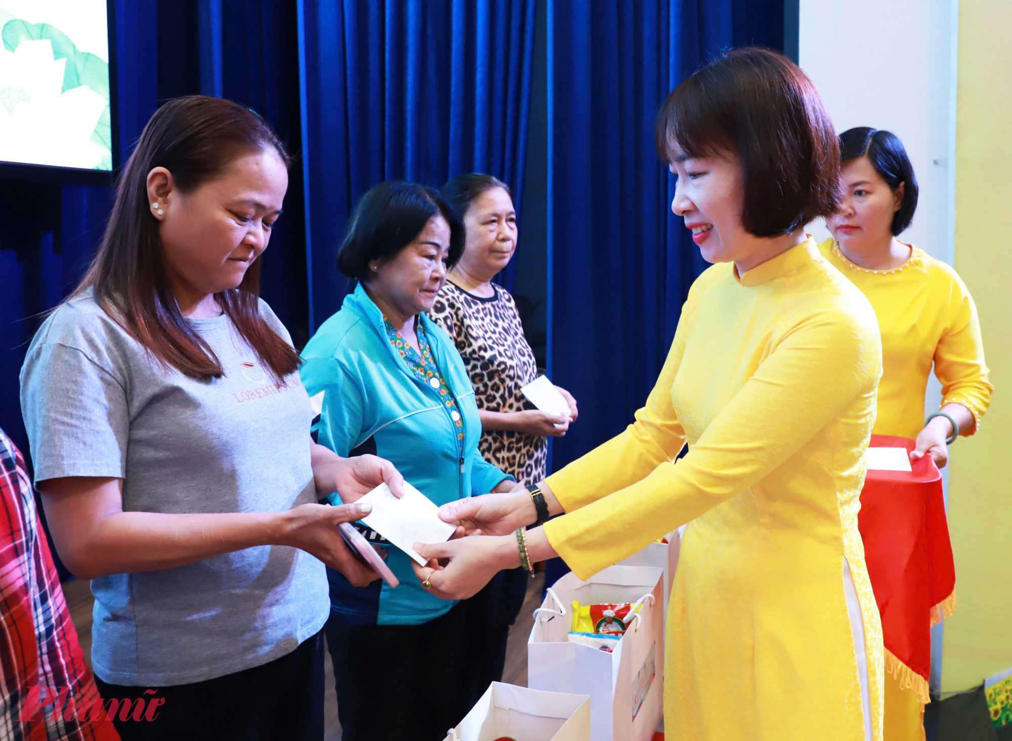 Bà Nguyễn Thị Thanh Nhàn - Ủy viên Thường vụ, Trưởng bộ phận xây dựng tổ chức - Kiểm tra Hội Liên hiệp phụ nữ thành phố Hồ Chí Minh