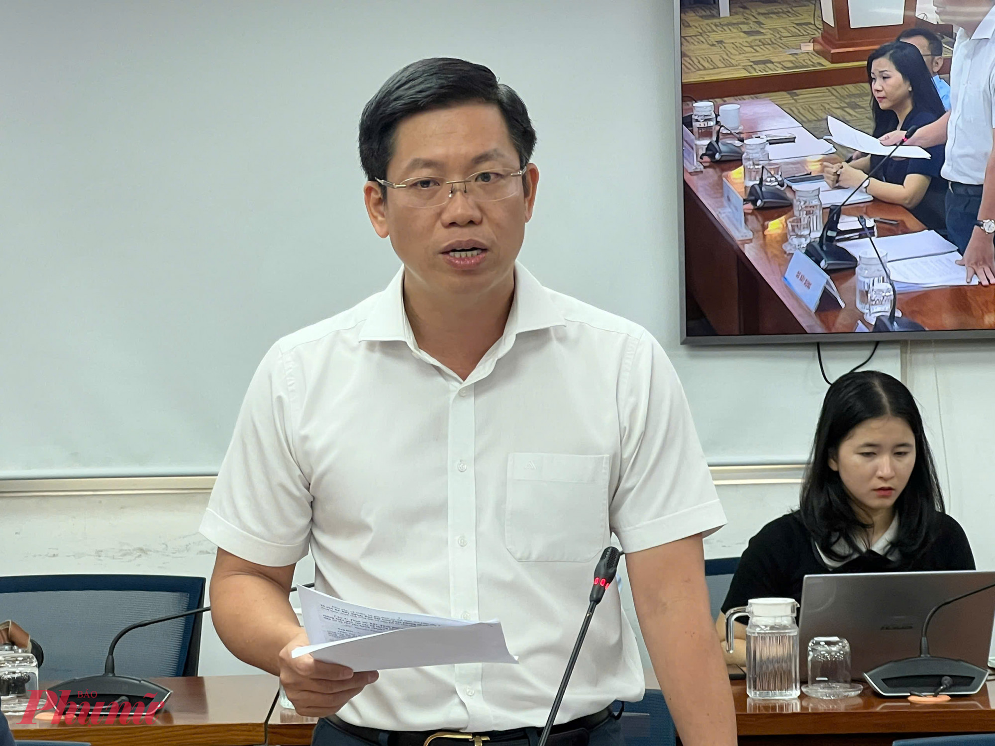 ông Nguyễn Tiến Hưởng - Trưởng phòng Quản lý nhà và thị trường bất động sản, Sở Xây dựng TPHCM phát biểu tại buổi họp báo - Ảnh: Thanh Tâm