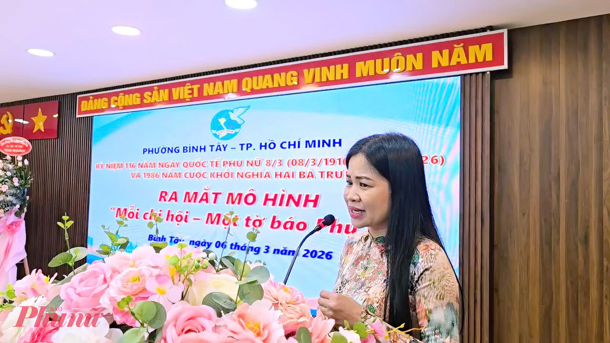 Bà Phạm Thị Vân Anh - Phó tổng Biên tập Báo Phụ nữ TPHCM - bày tỏ niềm vui khi được đồng hành cùng Hội LHPN phường Bình Tây triển khai mô hình này.