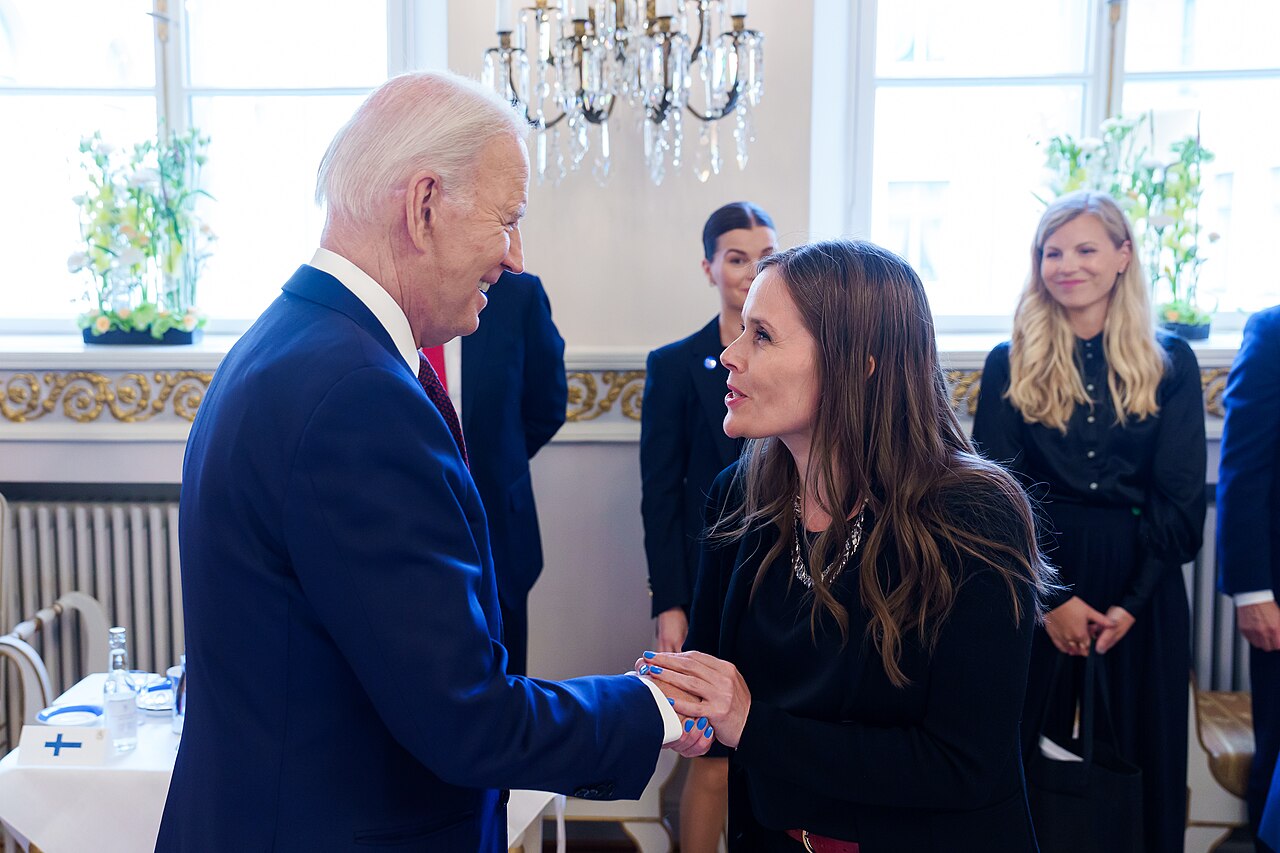 Tổng thống Mỹ Joe Biden chào tạm biệt Thủ tướng Iceland Katrin Jakobsdottir sau Hội nghị Thượng đỉnh các nhà lãnh đạo Bắc Âu - Ảnh: Adam Schultz/White House