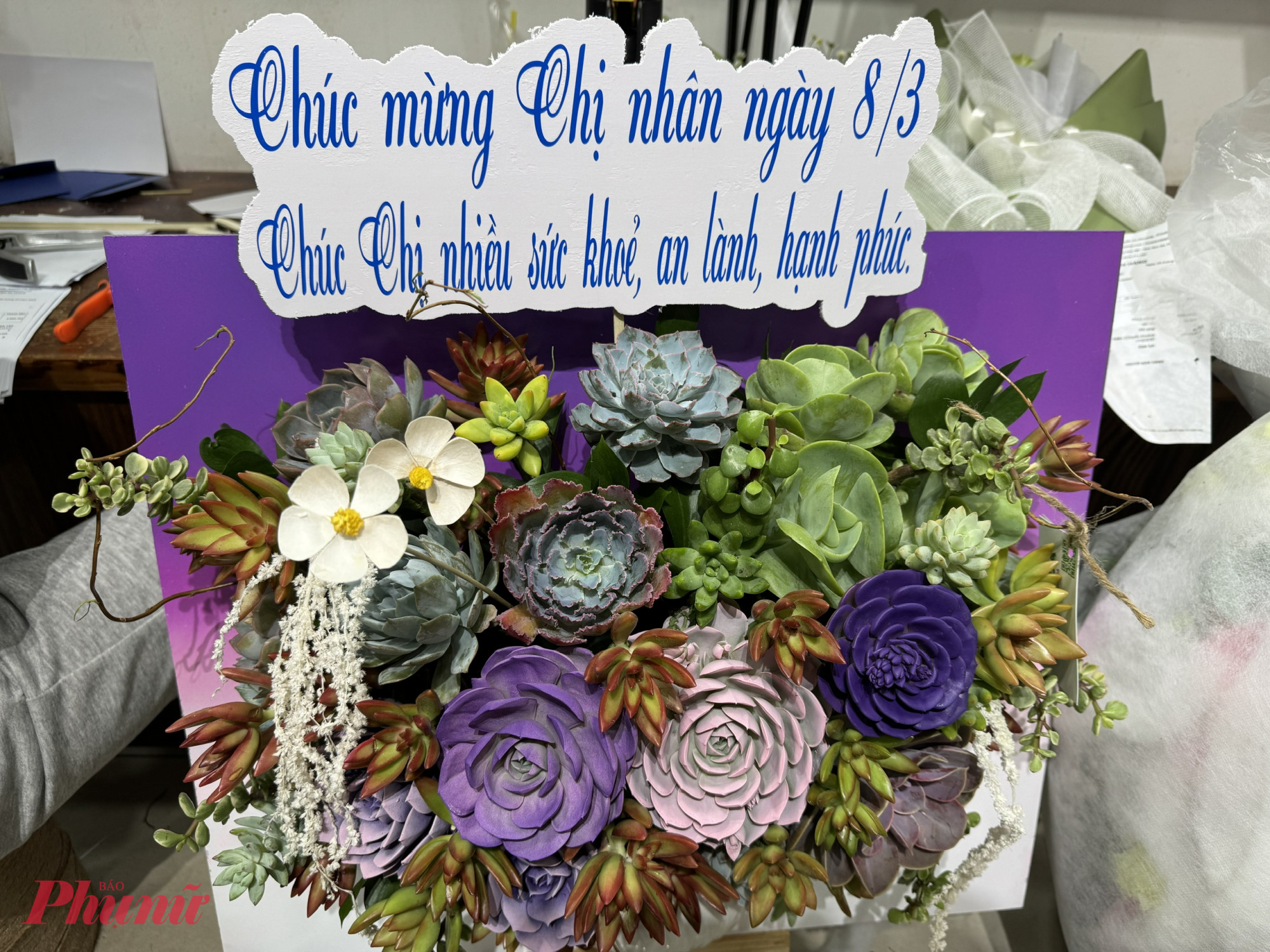 khách hàng hiện nay chủ yếu đặt các đơn nhỏ, dao động từ 500.000 đến 1,5 triệu đồng/sản phẩm. Đơn hàng có giá trị cao nhất thời điểm này chỉ khoảng 5,5 triệu đồng, trong khi các năm trước những đơn hàng trị giá 10–20 triệu đồng khá phổ biến.