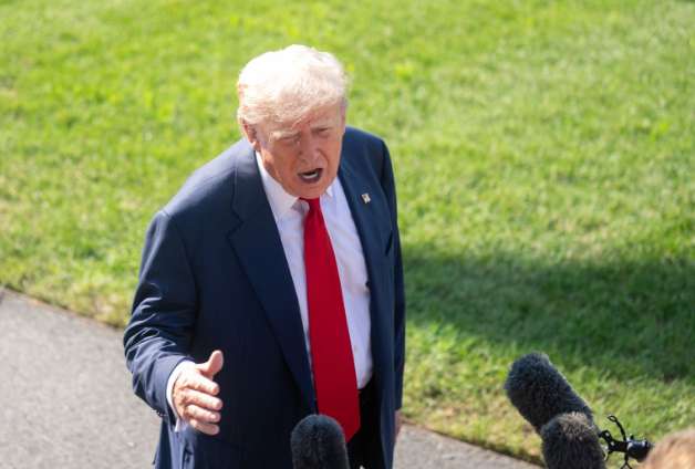 Tổng thống Mỹ Donald Trump phát biểu với báo giới tại Nhà Trắng, Washington, D.C