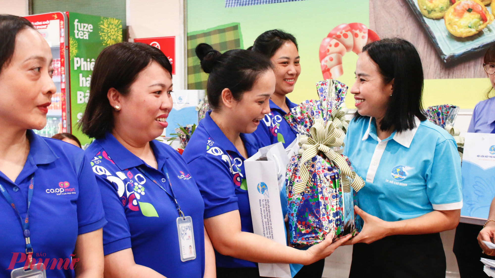 Hội gửi lời tri ân sâu sắc đến những nữ công nhân đã ngày đêm cần mẫn lao động, đóng góp những giá trị thiết thực cho xã hội.