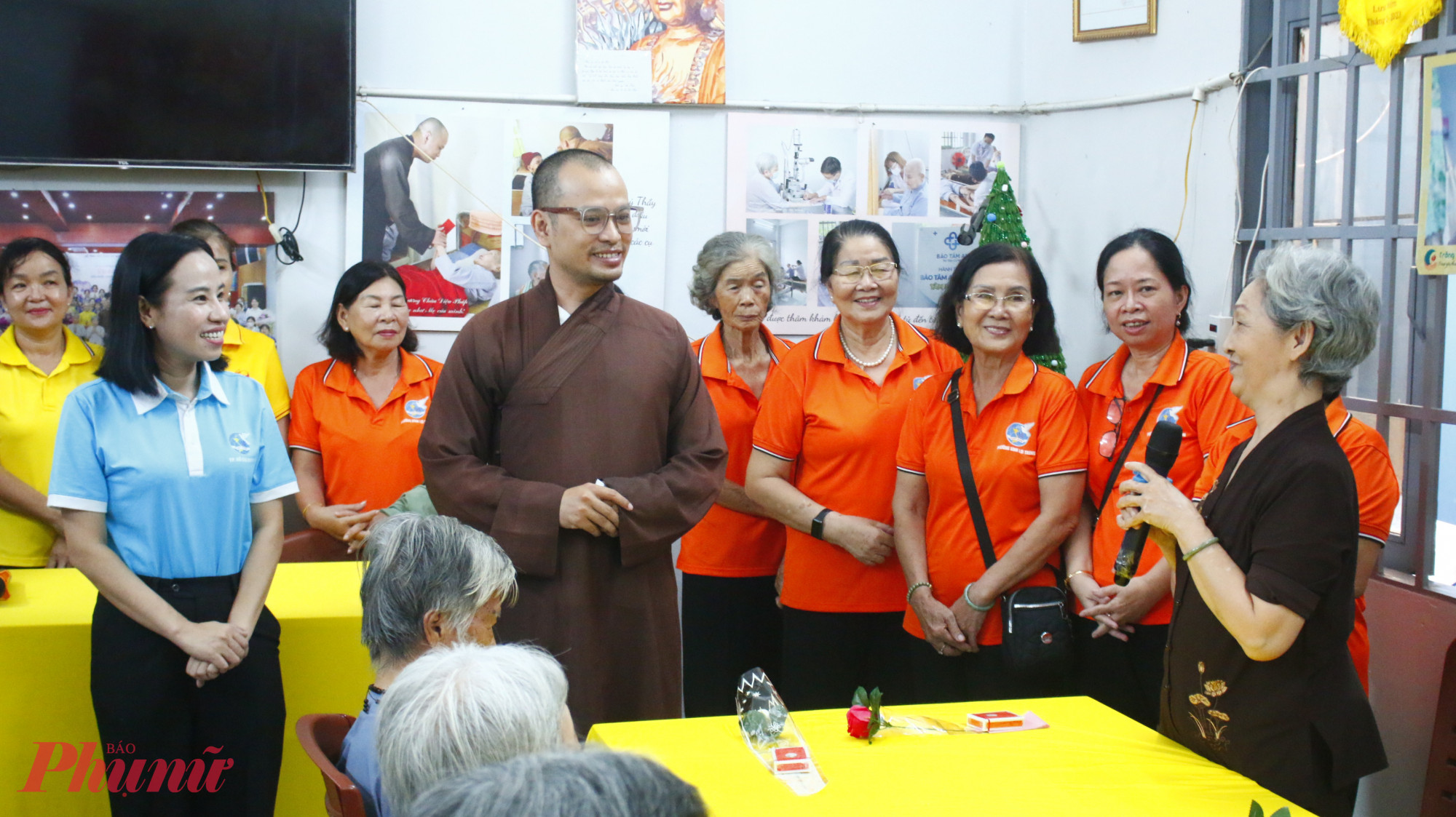 Đoàn Hội LHPN TPHCM lắng nghe tâm tư, chia sẻ của các cụ neo đơn tại cơ sở Bảo trợ