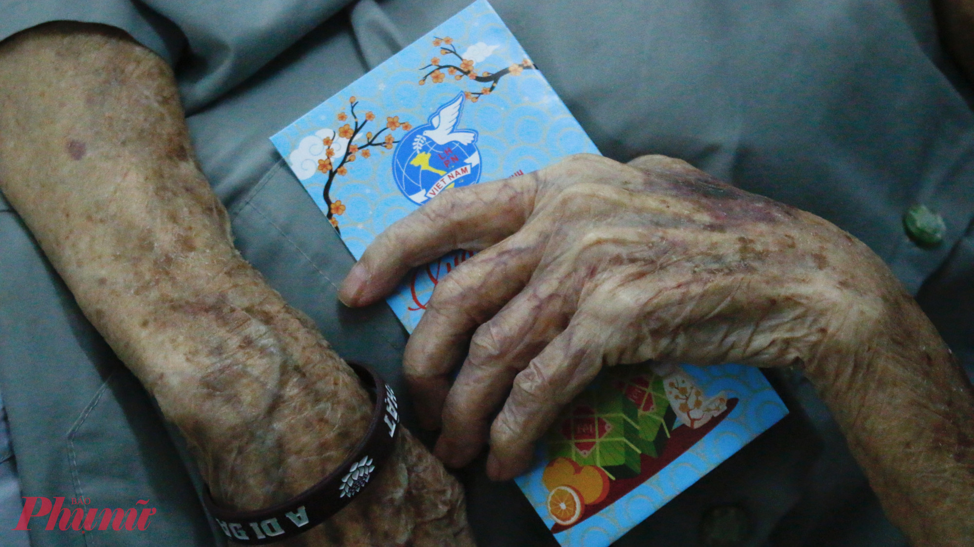 Các cụ cao tuổi, neo đơn trân trọng từng món quà