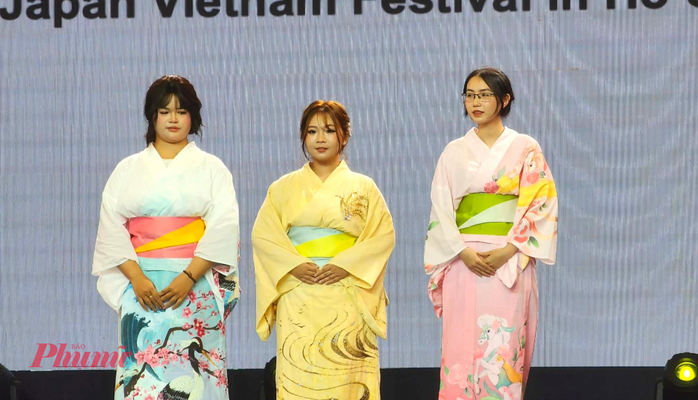 Các bạn sinh viên TPHCM tham gia cuộc thi thiết kế kimono