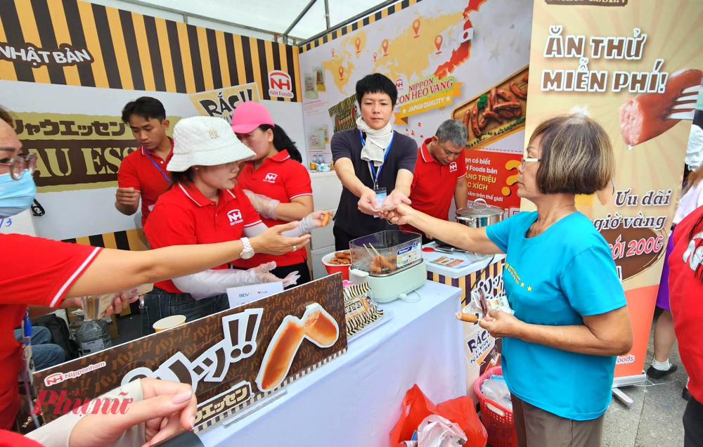 Với hơn 300 gian hàng của doanh nghiệp hai nước, lễ hội hứa hẹn đem đến những trải nghiệm văn hóa và ẩm thực xuất sắc cho người dân TPHCM