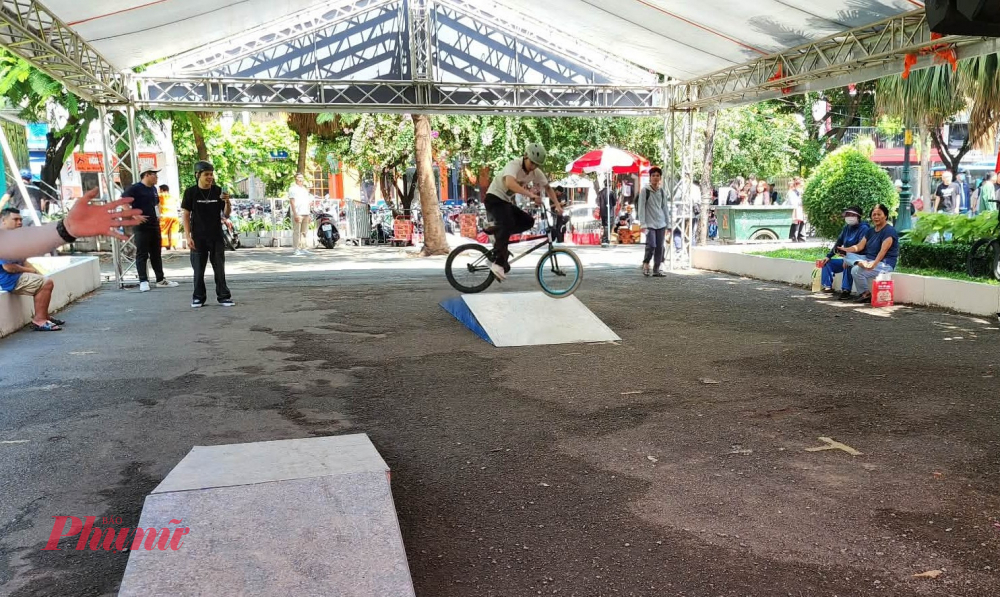 Khu vực biểu diễn xe đạp xe đạp BMX của các bạn trẻ từ Nhật Bản và Việt Nam