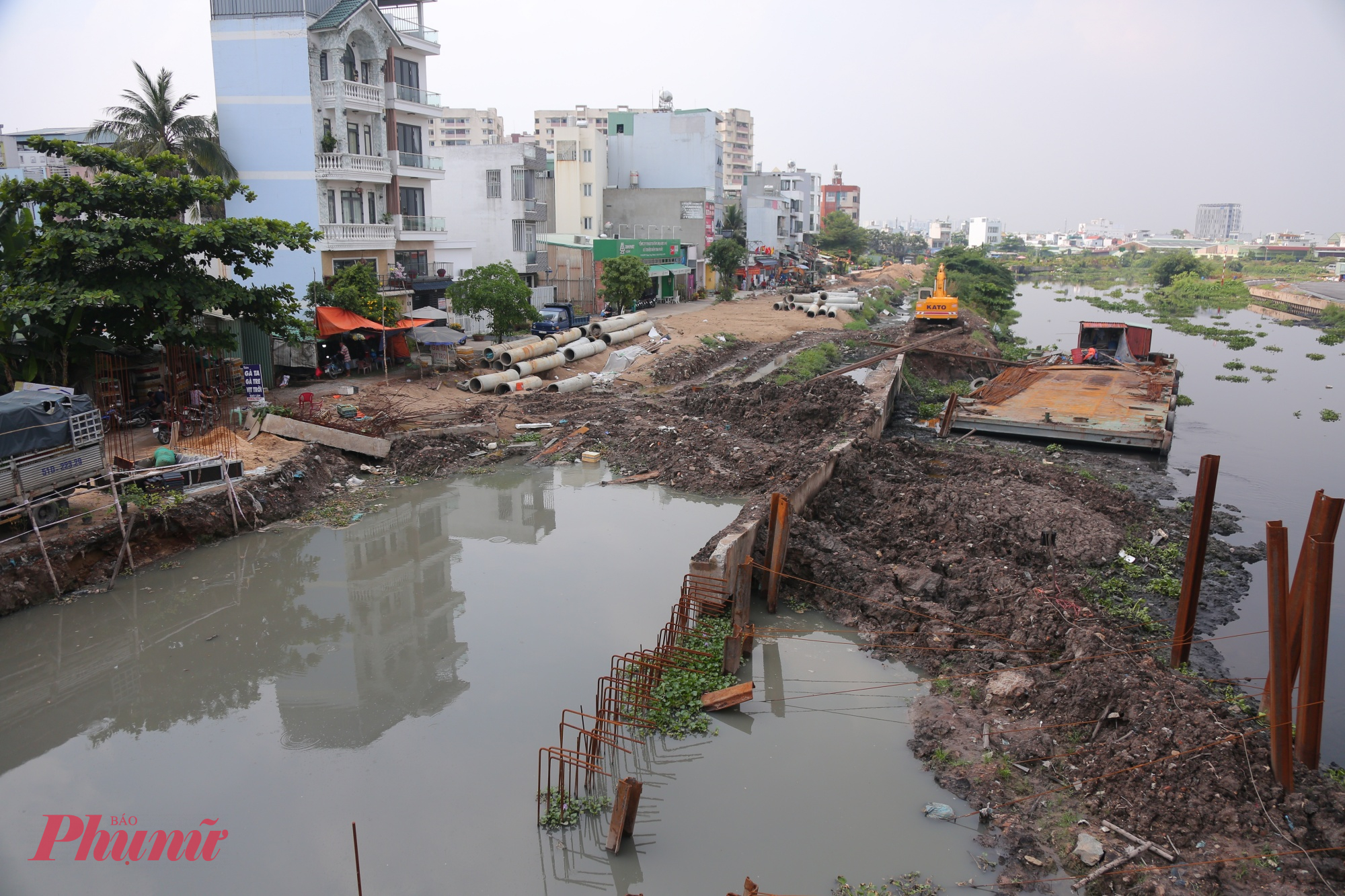 Trong số các gói thầu, gói XL-07 (đoạn cầu Tham Lương – cầu Chợ Cầu) có giá trị hơn 590 tỉ đồng, dự kiến hoàn thành ngày 15/3/2026, hiện đạt khoảng 65,63%. 