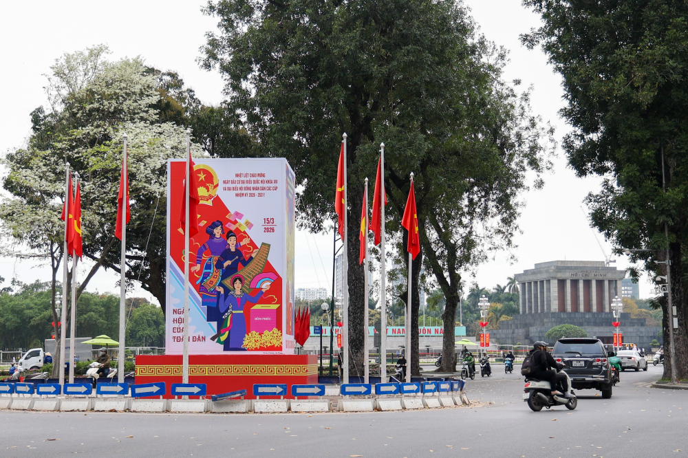 Các bảng thông tin, pano tuyên truyền được bố trí gọn gàng, nổi bật.