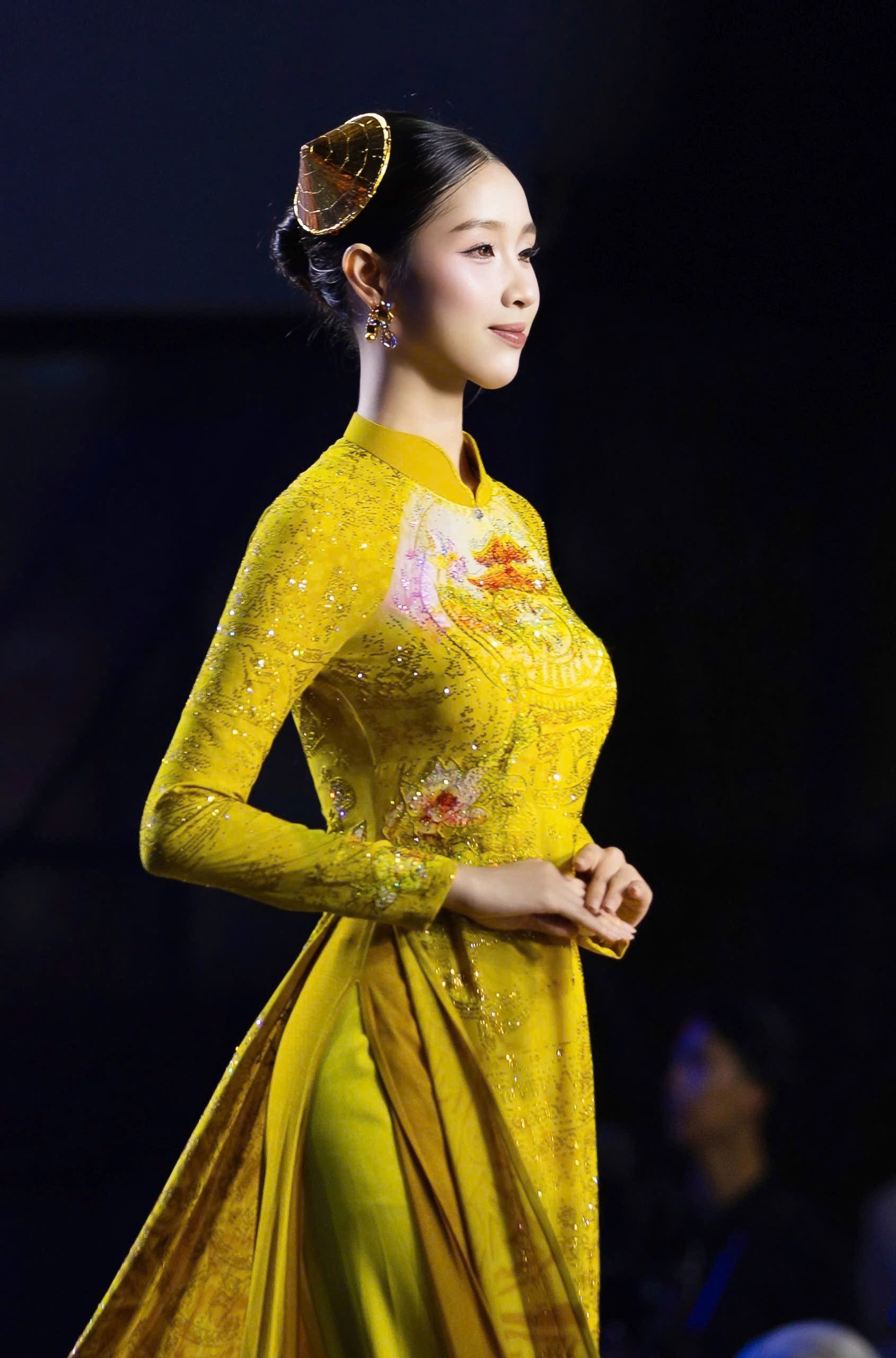 bộ sưu tập “Việt Nam Gấm Hoa – Di sản Bắc Bộ” của NTK Đỗ Trịnh Hoài Nam 