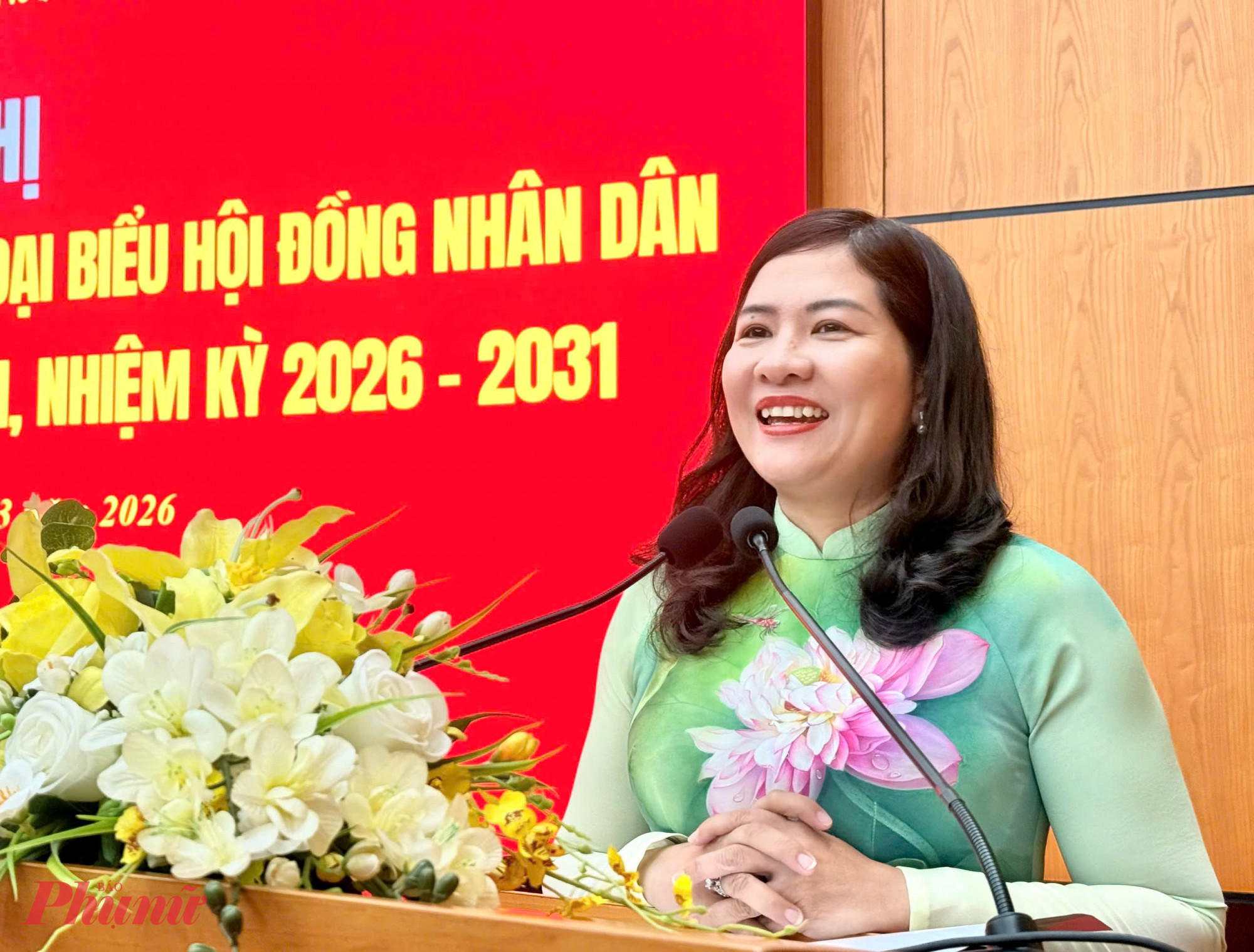 Bà Nguyễn Thị Ngọc Linh – Phó chủ tịch Hội Liên hiệp Phụ nữ TPHCM – trình bày chương trình hành động trước cử tri phường Bàn Cờ - Ảnh: Thanh Tâm