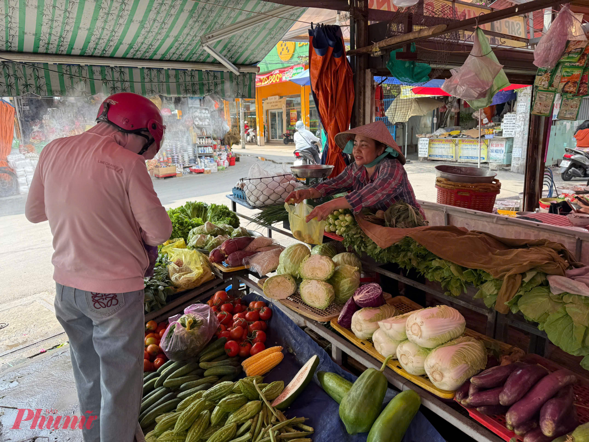 Giá rau củ tại các chợ đang rục rịch tăng theo giá xăng 