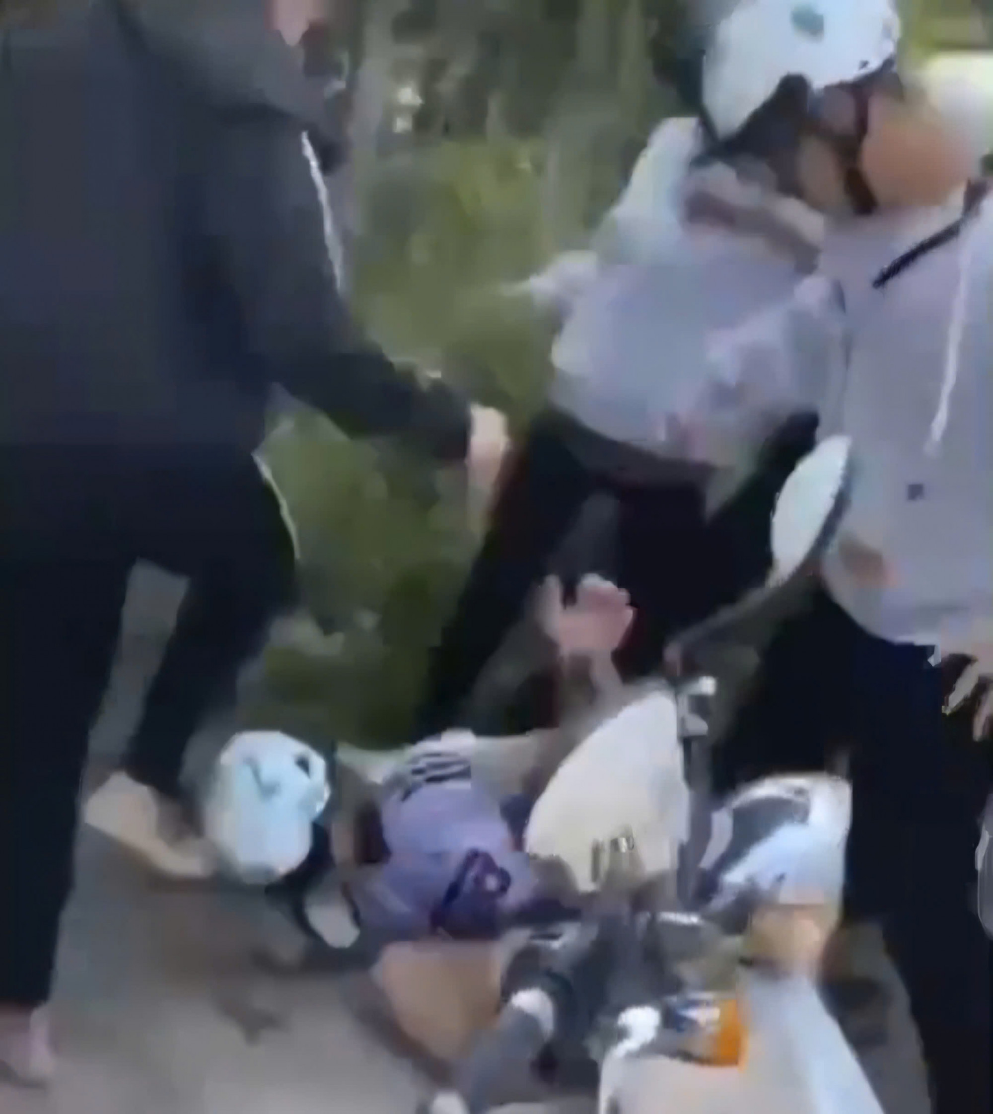 Nam sinh bị đánh hội đồng đang theo học tại một Trung tâm giáo dục nghề nghiệp và giáo dục thường xuyên tại Phú Quốc - Ảnh Cắt từ clip