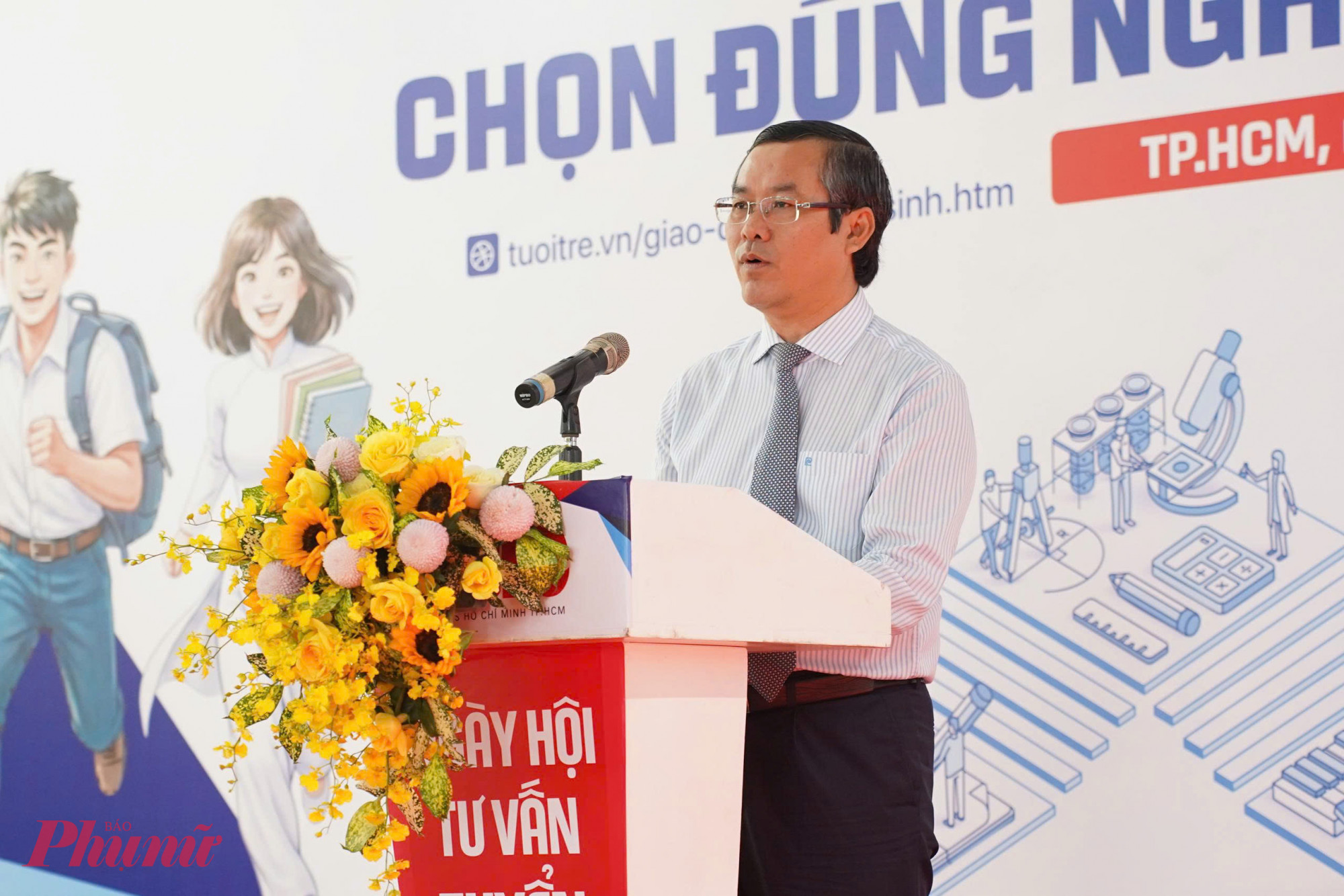 Thứ trưởng Bộ GD-ĐT Nguyễn Văn Phúc chia sẻ tại chương trình - Ảnh: N.L