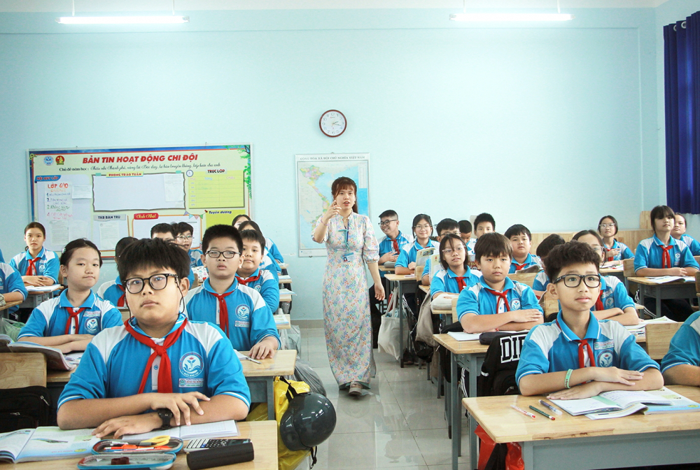 Cô trò Trường THCS Bình Trị Đông B (phường An Lạc, TPHCM) tự tin dạy và học trong ngôi trường mới hiện đại, cơ sở vật chất đầy đủ