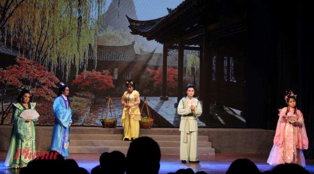 Vừa đính ước không bao lâu, Hoàng Phi Học đã bị từ hôn vì nghèo khó.