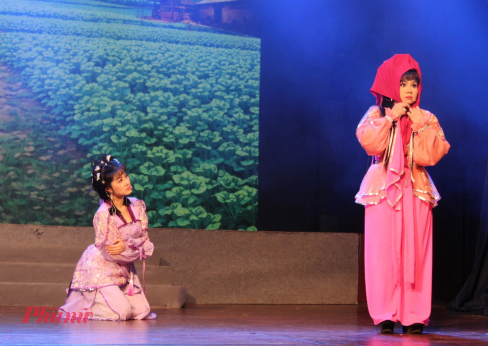 NSND Quế Trần và NS ƯT Tú Sương